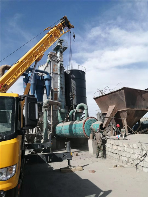 雅安市设备搬运等各类工程项目中，吊车起着关键作用