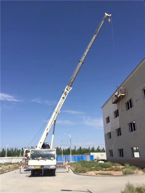雅安市“轻装强干”—— 吊车的 “轻量化臂架” 技术
