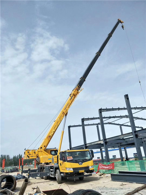 雅安市超高层建筑钢结构吊装案例